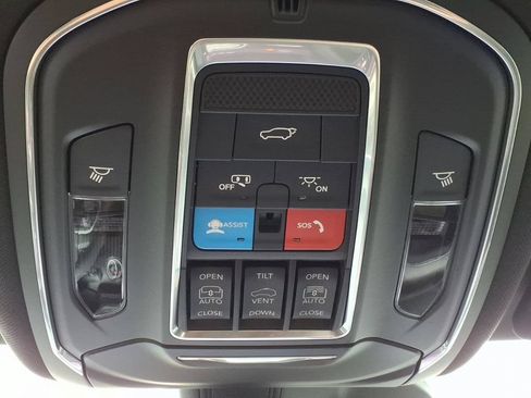 Used 2025 Jeep Grand Cherokee Overland w/ Trailer Tow Package AWD/4WD image 20
