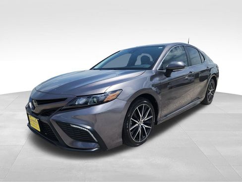 Used 2024 Toyota Camry SE FWD image 4