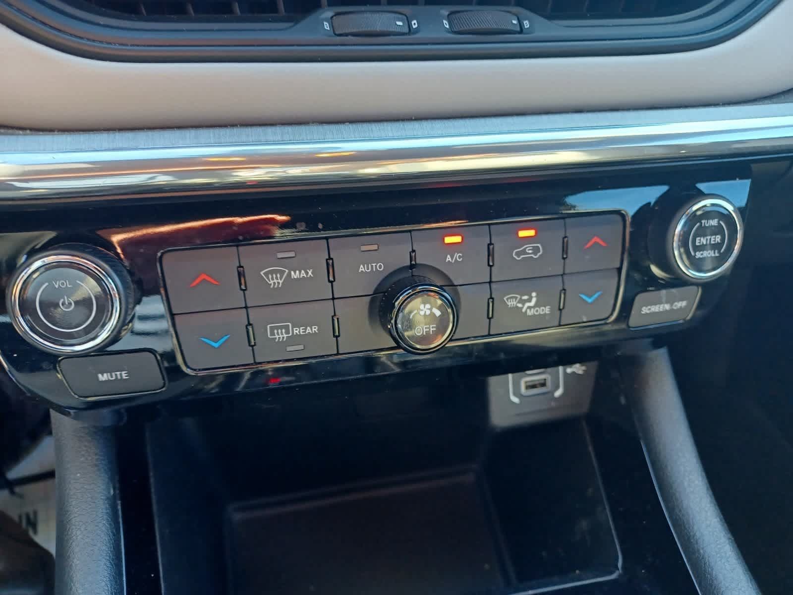 Used 2023 Jeep Compass Limited w/ Sun and Sound Group AWD/4WD image 14