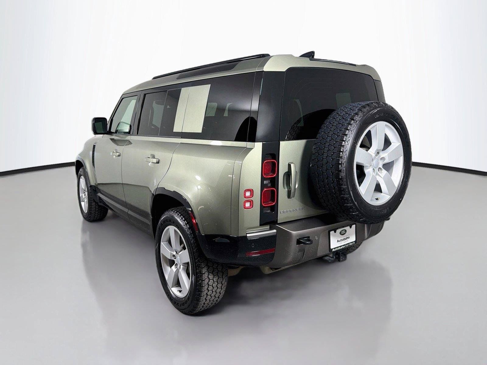 Certified 2025 Land Rover Defender 110 X-Dynamic SE AWD/4WD image 7