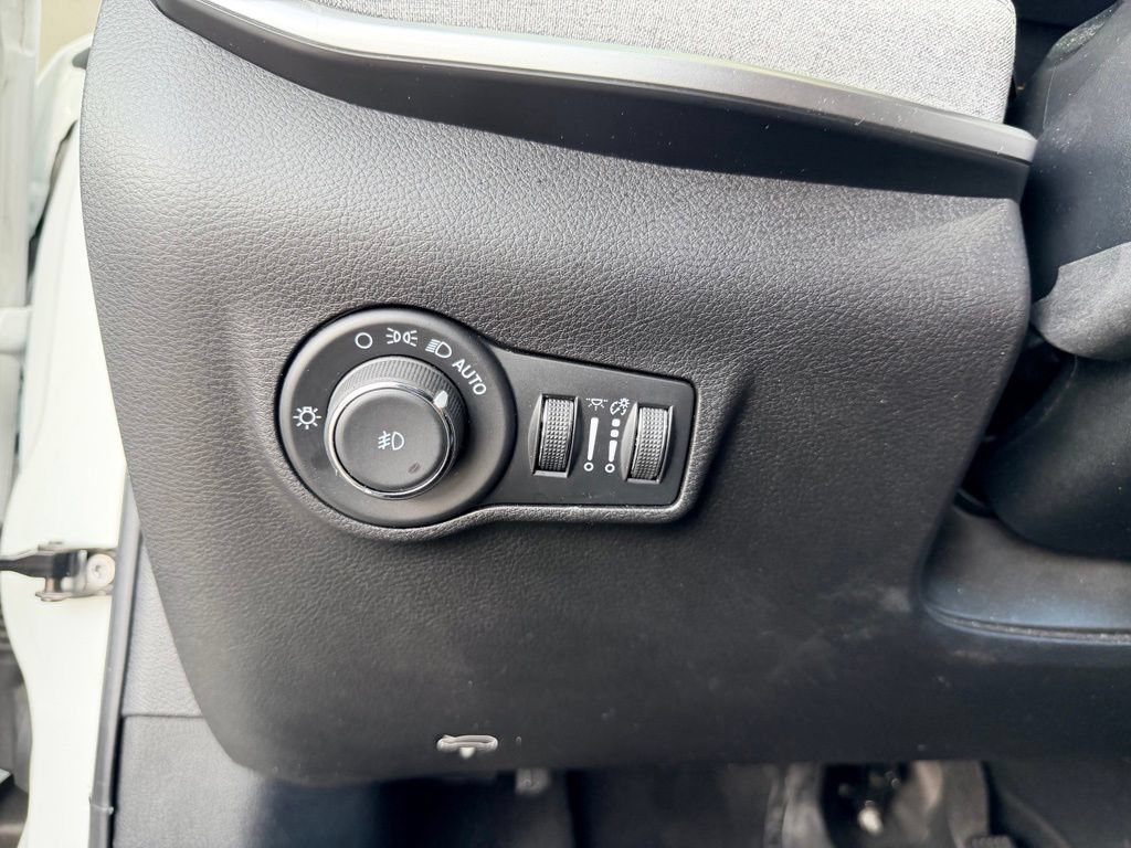 Used 2024 Jeep Compass Latitude AWD/4WD image 17