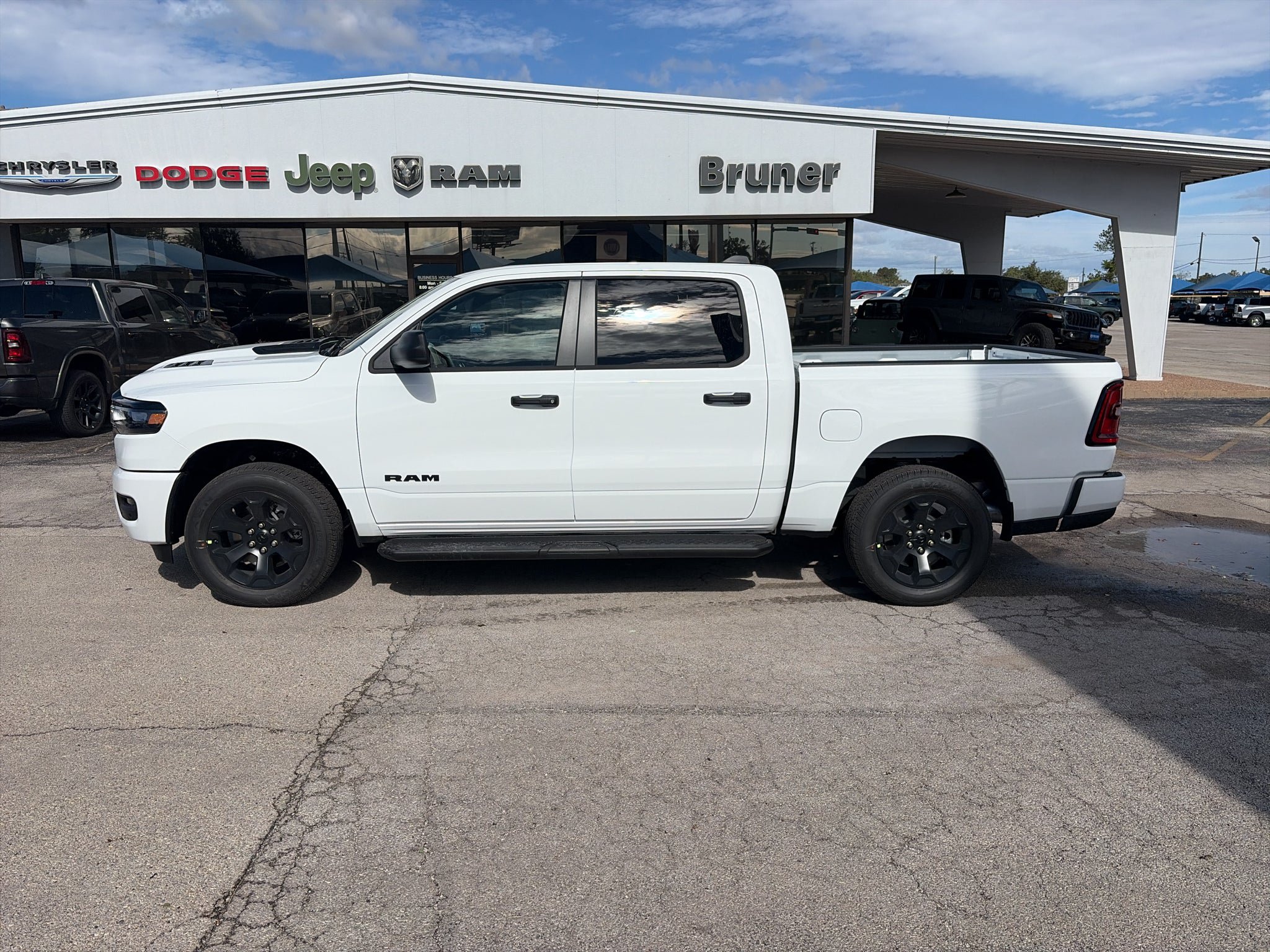New 2027 RAM 1500 Express AWD/4WD image 7