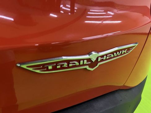 Used 2017 Jeep Renegade Trailhawk AWD/4WD image 14