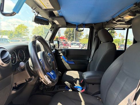 Used 2015 Jeep Wrangler Unlimited Sport w/ Quick Order Package 23S AWD/4WD image 11
