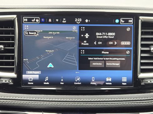 Used 2024 Chrysler Pacifica Select image 21