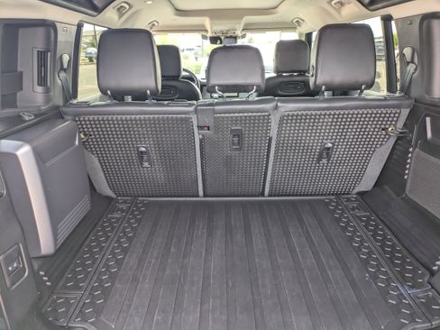 Used 2020 Land Rover Defender 110 SE image 10