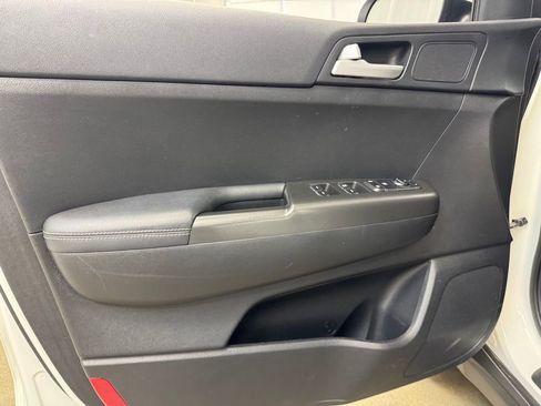 Used 2017 Kia Sportage LX image 8