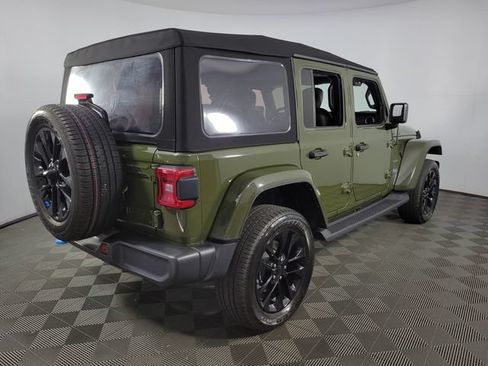 Used 2022 Jeep Wrangler Unlimited Sahara AWD/4WD image 9