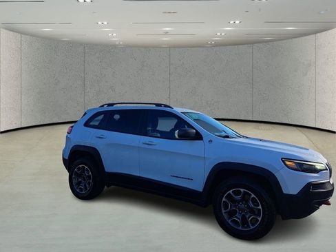 Used 2021 Jeep Cherokee Trailhawk image 3