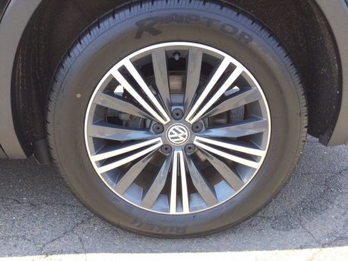 Used 2018 Volkswagen Tiguan SEL AWD/4WD image 43