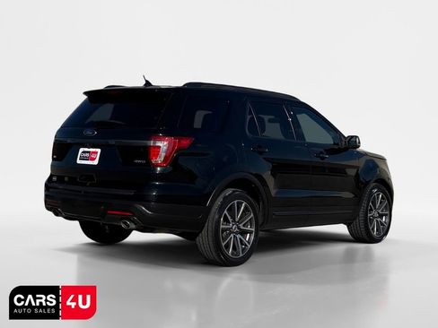 Used 2018 Ford Explorer XLT w/ Equipment Group 202A AWD/4WD image 7