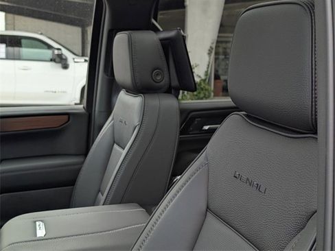 New 2026 GMC Yukon Denali w/ Advanced Technology Package image 10