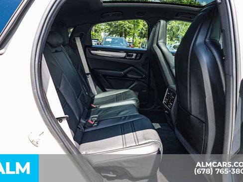 Used 2023 Porsche Cayenne Platinum Edition image 23