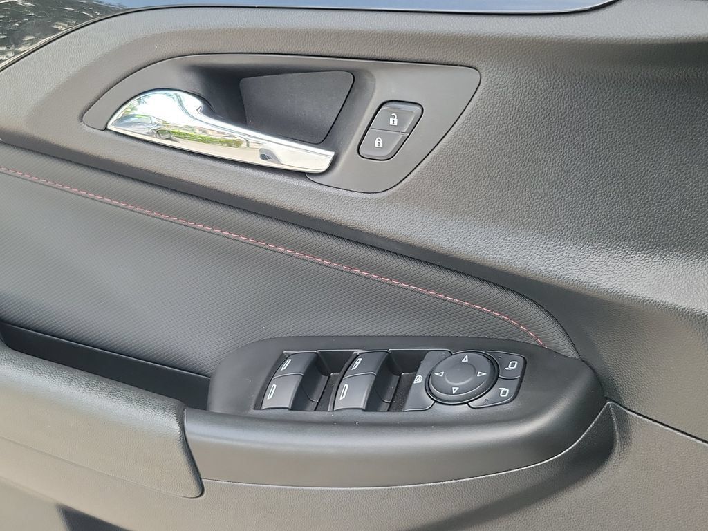Used 2021 Chevrolet TrailBlazer RS w/ Sun and Liftgate Package FWD image 21