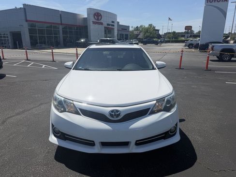 Used 2012 Toyota Camry SE w/ Convenience Pkg image 2