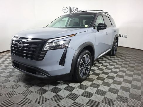 New 2026 Nissan Pathfinder Platinum image 3