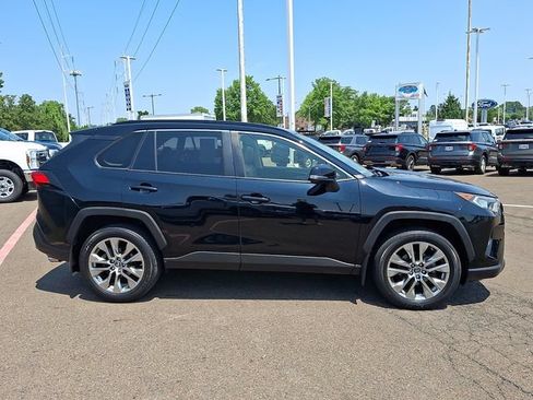 Used 2019 Toyota RAV4 XLE Premium w/ Cold Weather Package AWD/4WD image 7