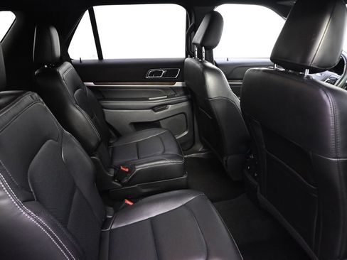Used 2019 Ford Explorer Limited w/ Ford Safe & Smart Package AWD/4WD image 18