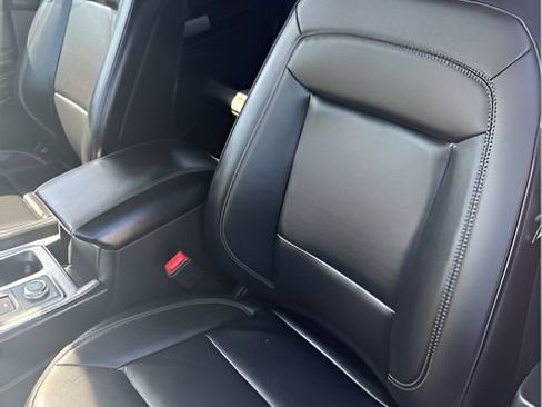 Used 2022 Ford Explorer XLT w/ Equipment Group 202A AWD/4WD image 6