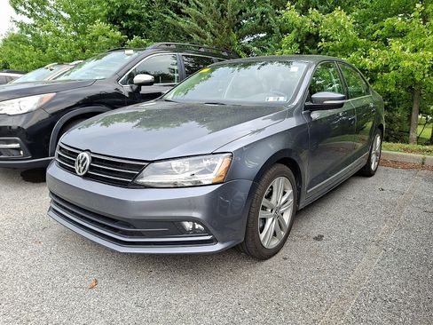 Used 2017 Volkswagen Jetta SEL FWD image 3