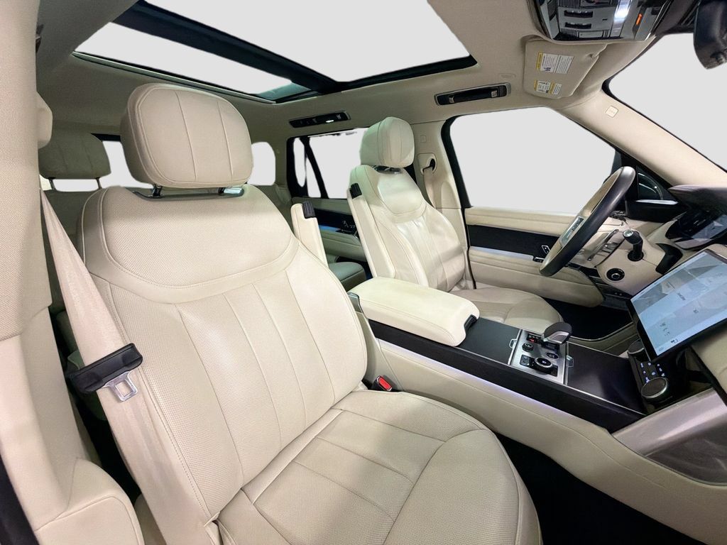 Certified 2023 Land Rover Range Rover Long Wheelbase SE AWD/4WD image 29