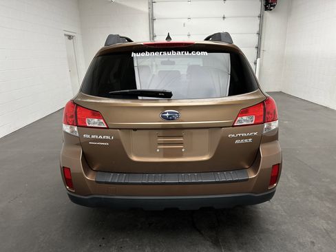 Used 2011 Subaru Outback 2.5i Limited AWD/4WD image 6