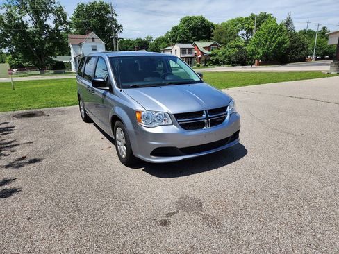 Used 2019 Dodge Grand Caravan SE FWD image 5