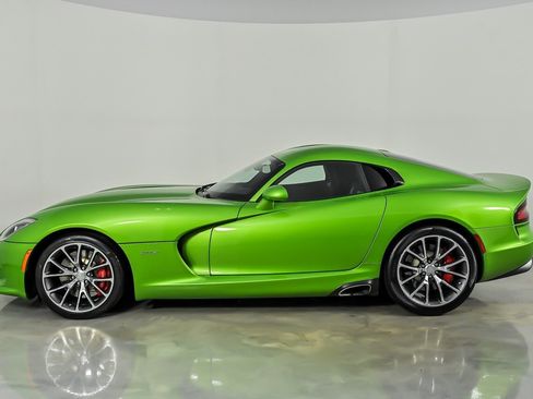 Used 2014 SRT GTS RWD image 7