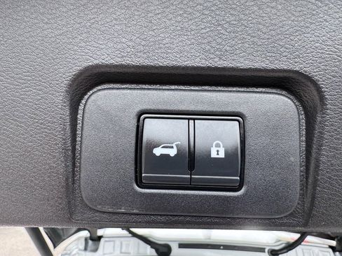 Used 2024 Nissan Rogue SV image 36