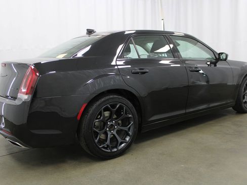 Used 2022 Chrysler 300 Touring w/ Sport Appearance Package RWD image 6