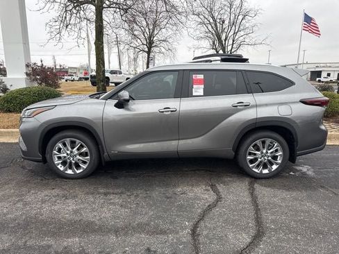 New 2026 Toyota Highlander Limited image 2