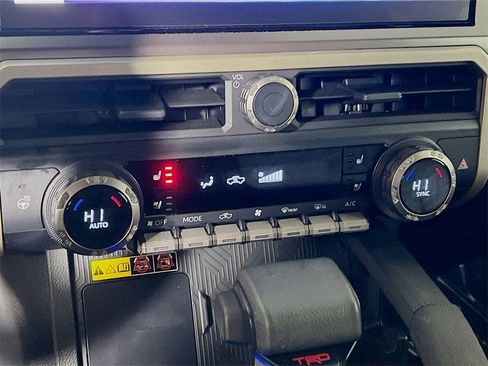 Certified 2025 Toyota Tacoma TRD Off-Road image 15