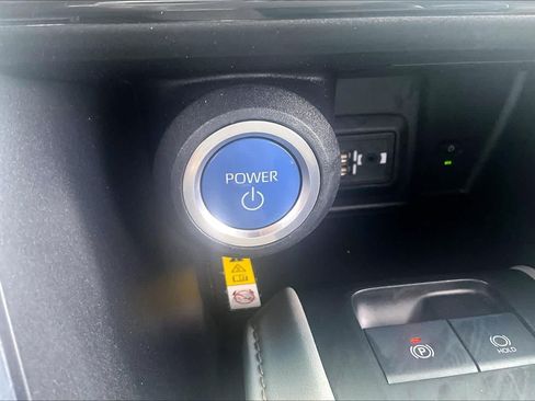Used 2021 Toyota Venza LE AWD/4WD image 36
