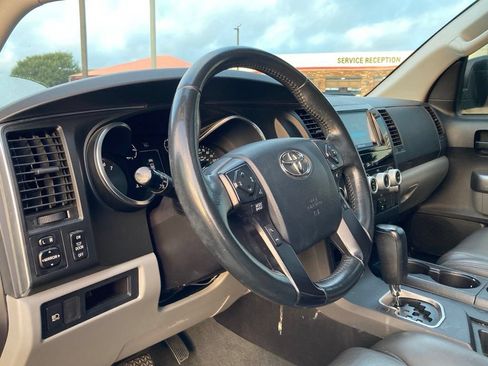 Used 2019 Toyota Sequoia SR5 AWD/4WD image 7
