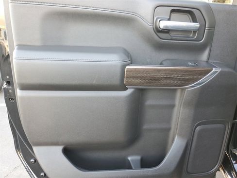 Used 2021 Chevrolet Silverado 1500 LT Trail Boss w/ Convenience Package II image 15