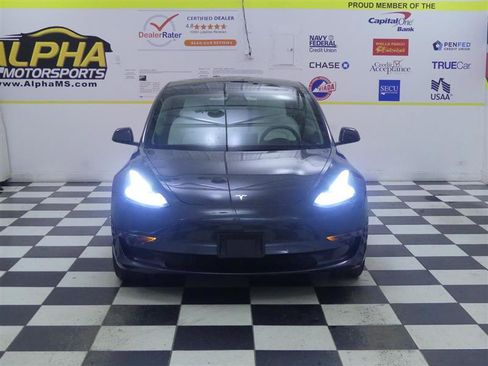 Used 2023 Tesla Model 3 Standard Range image 3