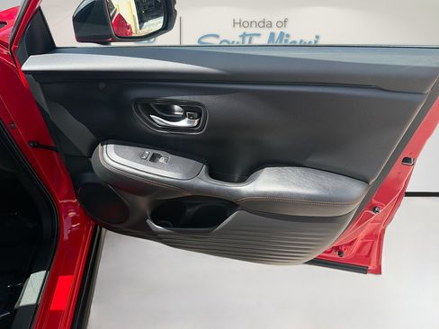 Certified 2025 Honda HR-V Sport image 32