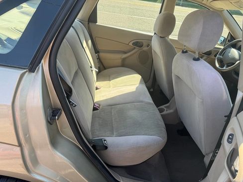 Used 2001 Ford Focus SE image 16