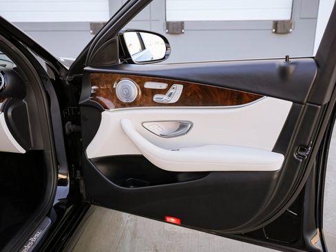 Used 2018 Mercedes-Benz E 300 E 300 image 20