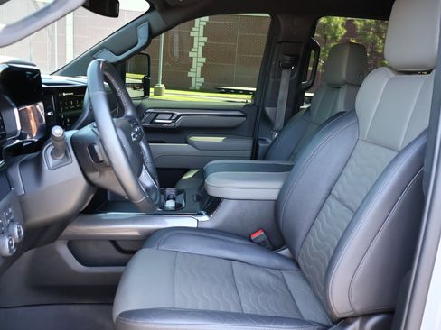Used 2025 Chevrolet Silverado 2500 ZR2 AWD/4WD image 13