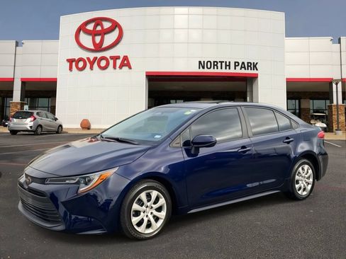 Used 2023 Toyota Corolla LE FWD image 1