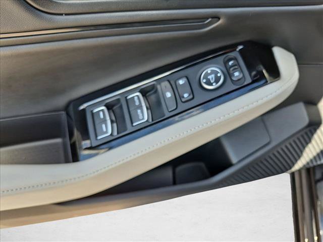 Used 2025 Honda Accord Touring image 9