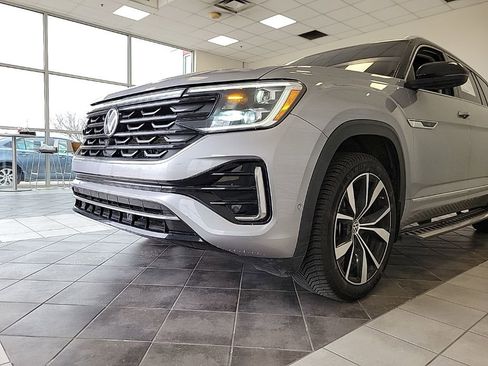 Used 2024 Volkswagen Atlas SEL Premium R-Line image 18