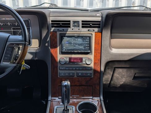 Used 2014 Lincoln Navigator 2WD image 20
