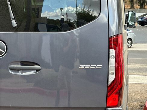 Used 2024 Mercedes-Benz Sprinter 2500 image 33