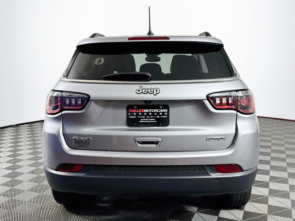 Used 2022 Jeep Compass Latitude w/ Sun and Sound Group AWD/4WD image 6