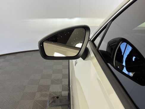 Used 2025 Volkswagen Tiguan SEL R-Line image 26