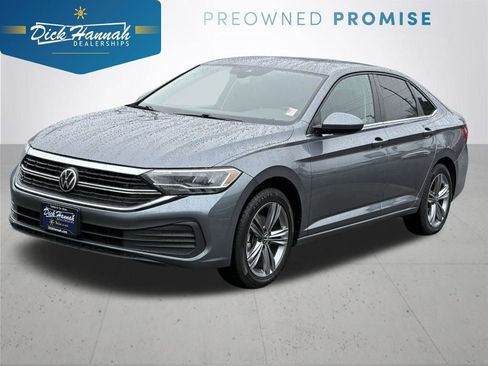 Used 2022 Volkswagen Jetta SE image 1