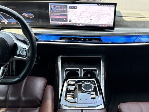 Used 2023 BMW 740i image 29