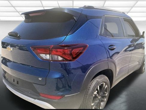 Used 2021 Chevrolet TrailBlazer LT w/ Premium Seating Package FWD image 2